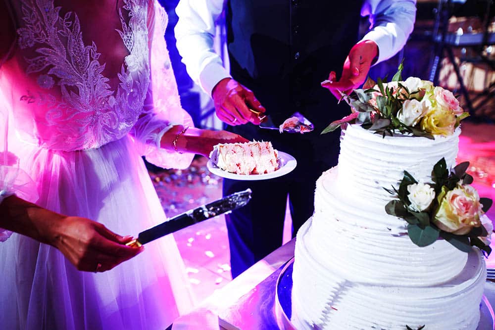 Descubre la magia de los exquisitos pasteles de bodas